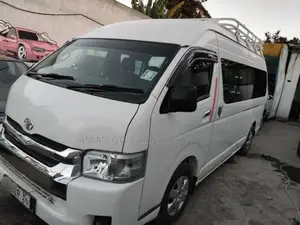 Toyota HiAce 2015 White
