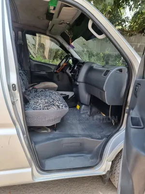 Photo - Toyota HiAce 2003 Silver