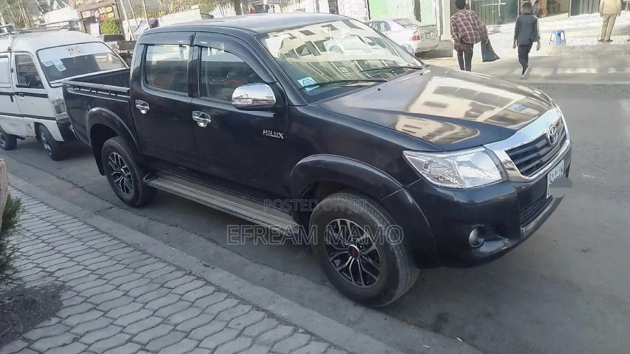 Toyota Hilux 2015 Black