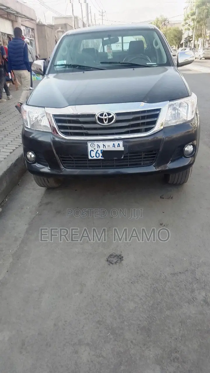 Toyota Hilux 2015 Black