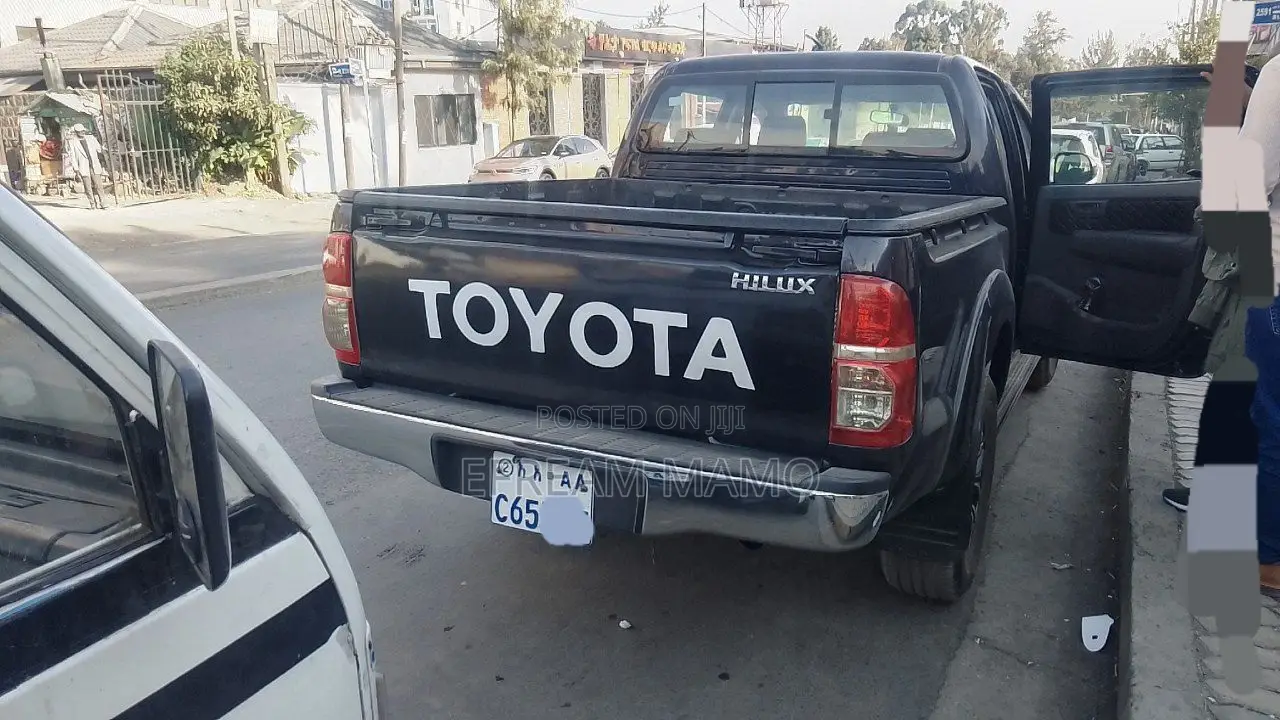 Toyota Hilux 2015 Black