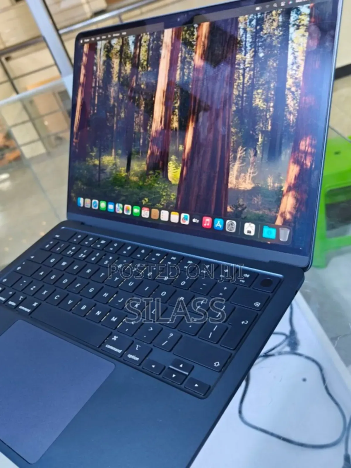 New Laptop Apple MacBook Air 2024 M3 13-Inch 8GB Apple M3 SSD 256GB