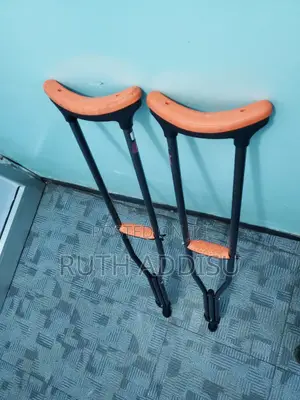 Photo - Crutches33crutches90crutches21crutches12crutches90crutches