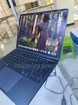 New Laptop Apple MacBook Air 2024 M3 13-Inch 8GB Apple M3 SSD 256GB