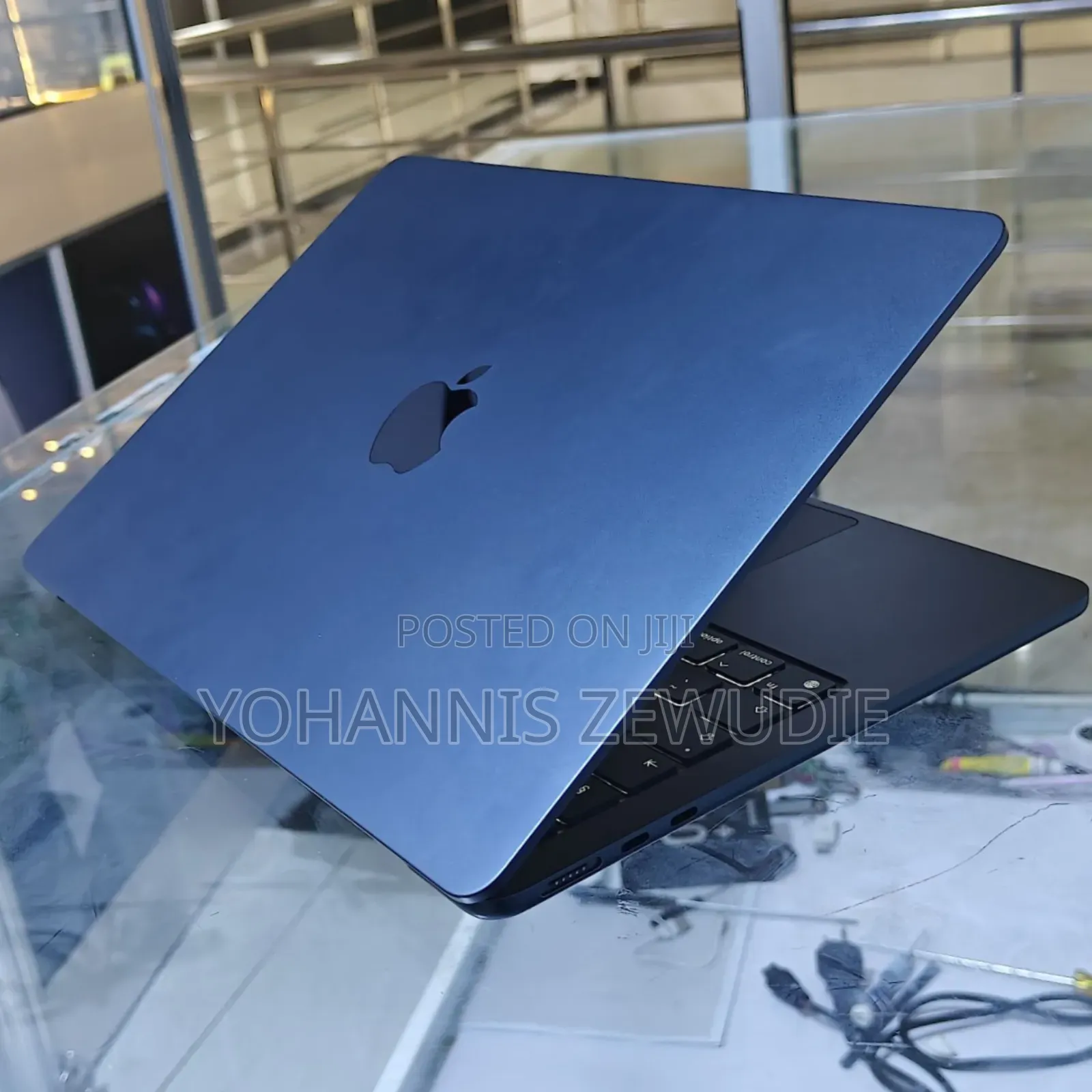 New Laptop Apple MacBook Air 2024 M3 13-Inch 8GB Apple M3 SSD 256GB