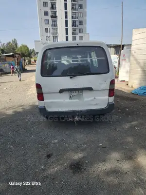 Toyota HiAce 2006 White