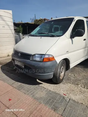 Toyota HiAce 2006 White