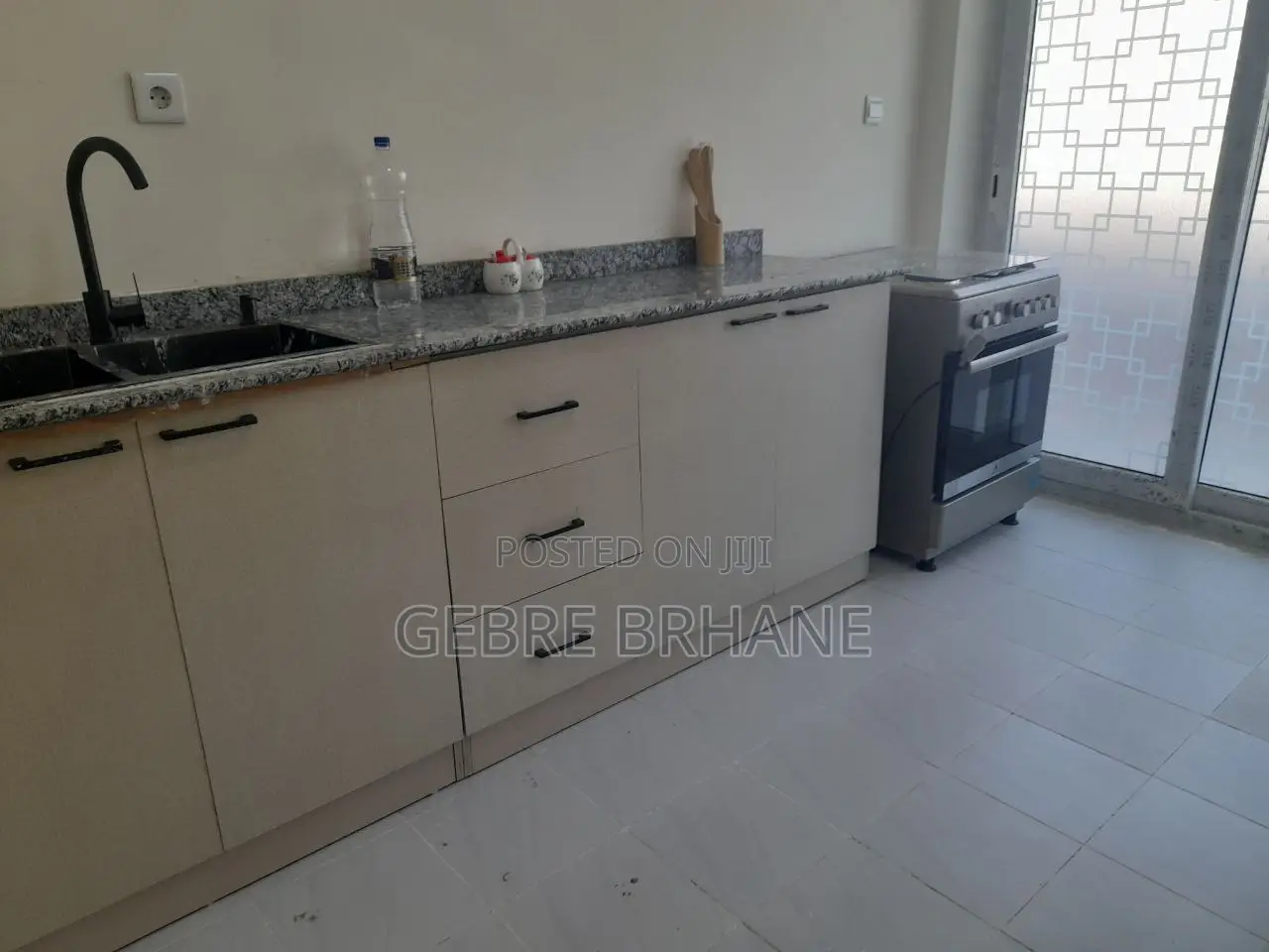 Furnished 1bdrm Apartment in Apartment, Yeka for rent