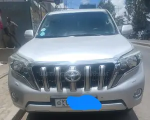 Photo - Toyota Land Cruiser Prado 2016 Silver