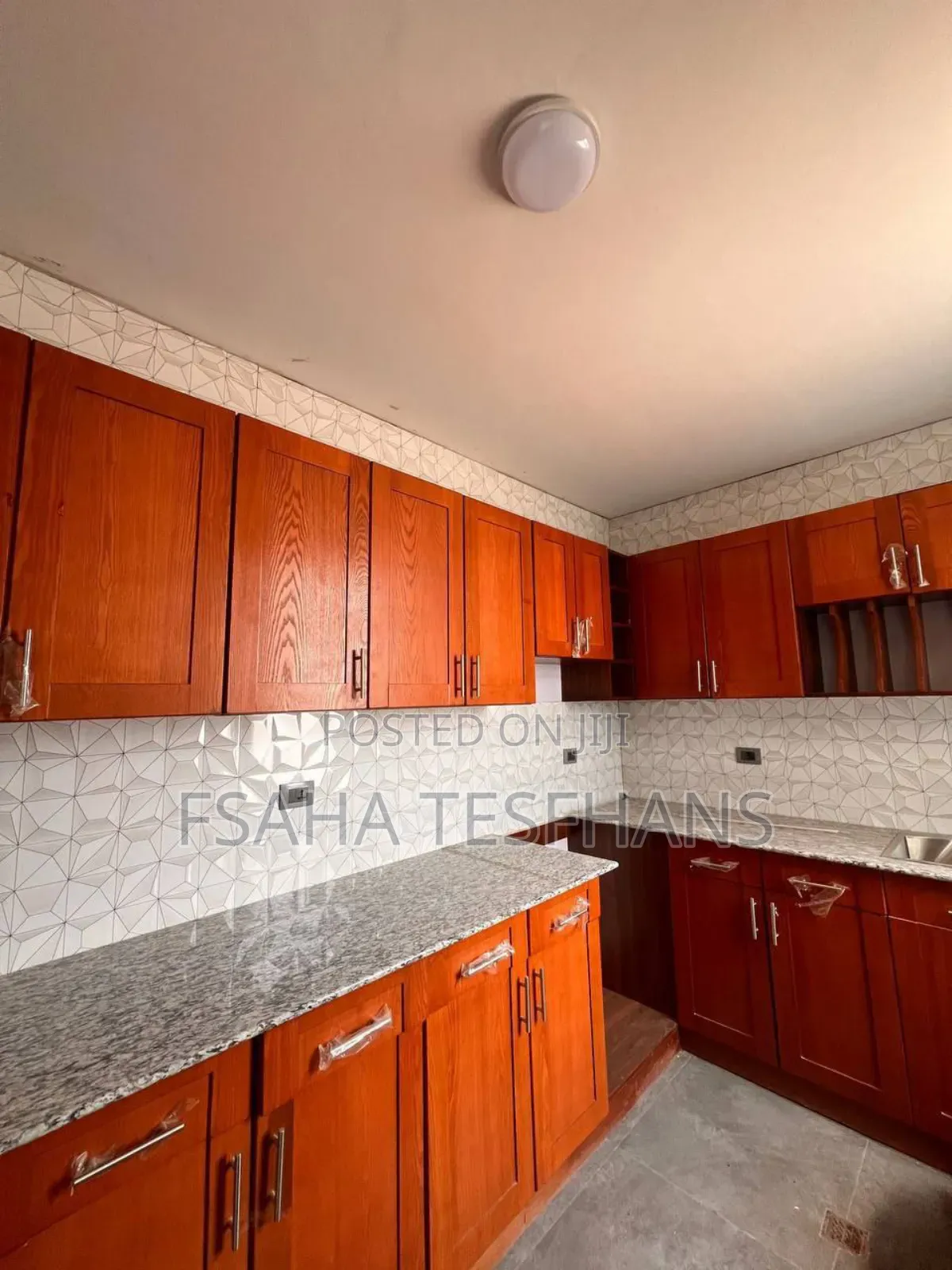 5bdrm House in House, Yeka for rent