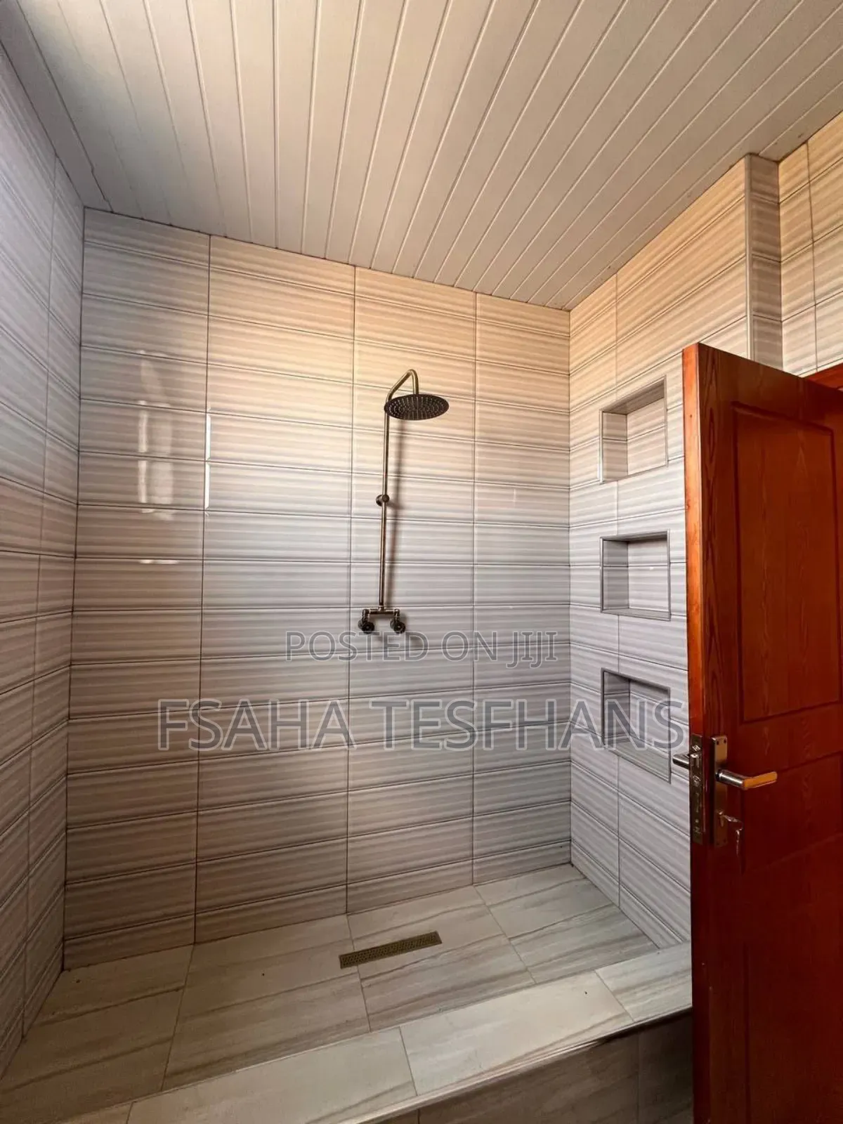 5bdrm House in House, Yeka for rent