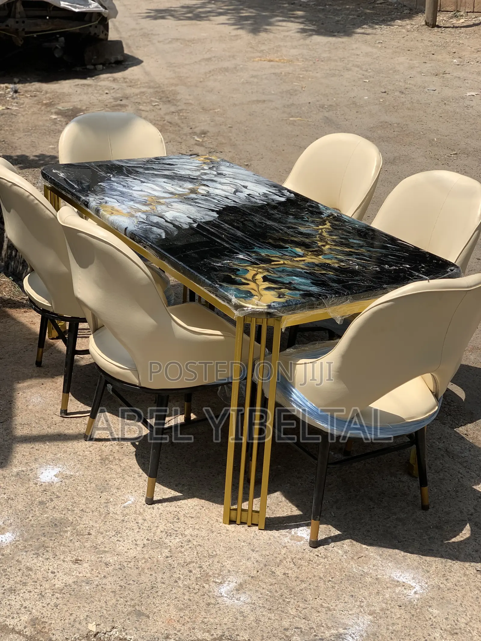 ኢፖክሲ የሆኑ ውበት እና ጥራትን በአንድ ላይ የያዙ ባለ ስድስት መቀመጫ የመመገቢያ ጠረጼዛ