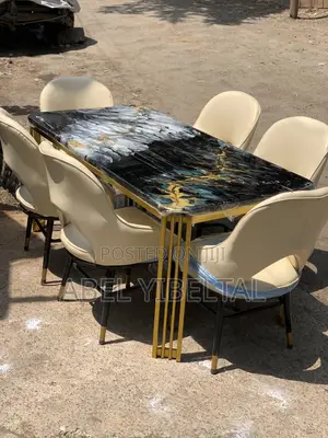 Photo - ኢፖክሲ የሆኑ ውበት እና ጥራትን በአንድ ላይ የያዙ ባለ ስድስት መቀመጫ የመመገቢያ ጠረጼዛ