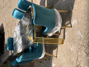 ኢፖክሲ የሆኑ ውበት እና ጥራትን በአንድ ላይ የያዙ ባለ ስድስት መቀመጫ የመመገቢያ ጠረጼዛ