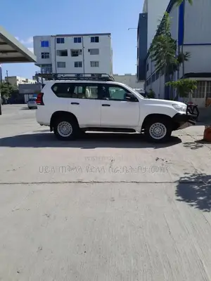 Toyota Land Cruiser Prado 2017 White