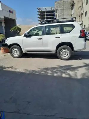 Toyota Land Cruiser Prado 2017 White