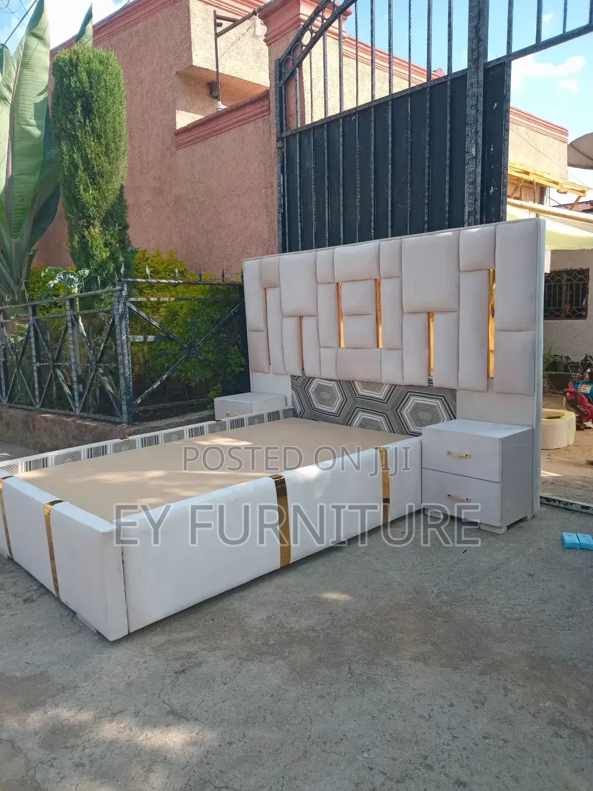 ዘመንኛ አልጋ ባለ ጋንች