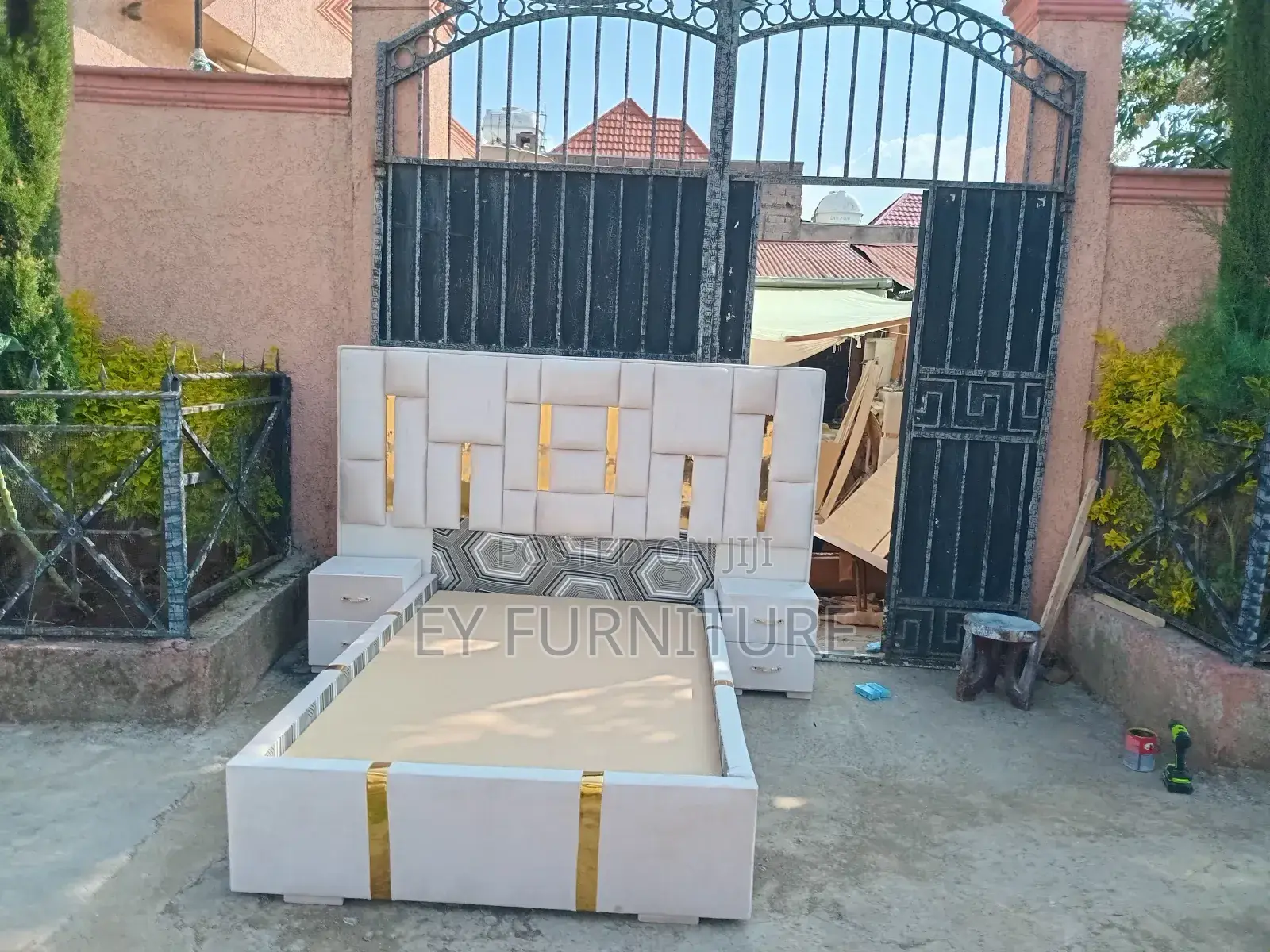 ዘመንኛ አልጋ ባለ ጋንች