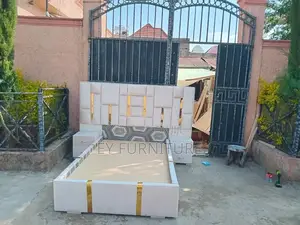 ዘመንኛ አልጋ ባለ ጋንች