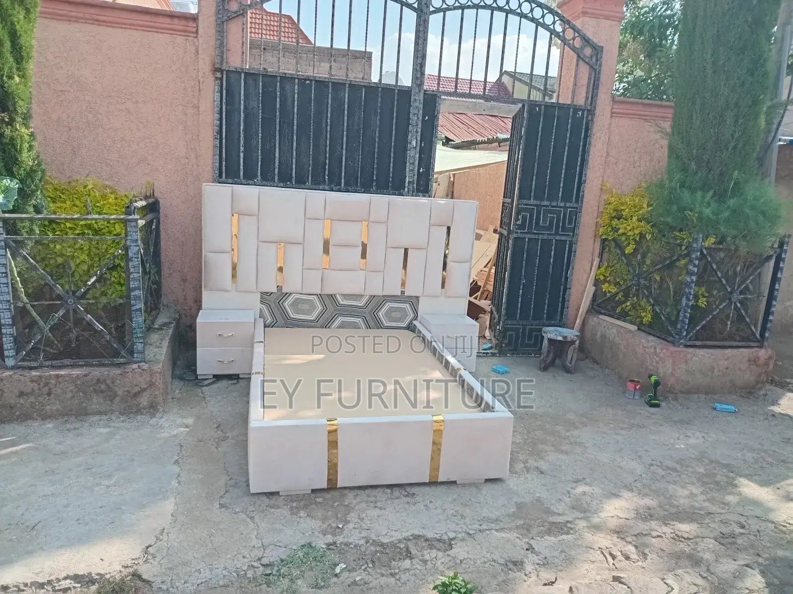 ዘመንኛ አልጋ ባለ ጋንች