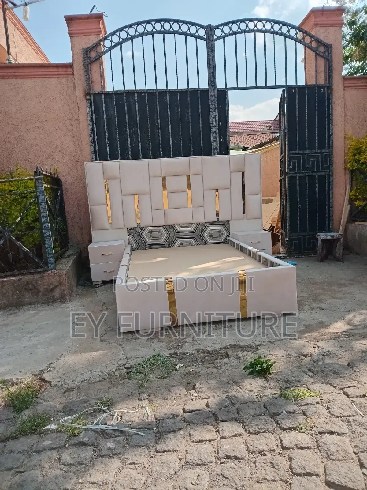 ዘመንኛ አልጋ ባለ ጋንች