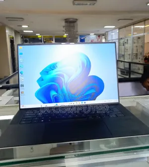 Photo - New Laptop Dell XPS 15 16GB Intel Core I7 SSD 1T