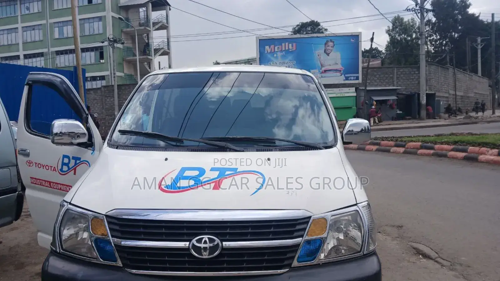 Toyota HiAce 2011 White