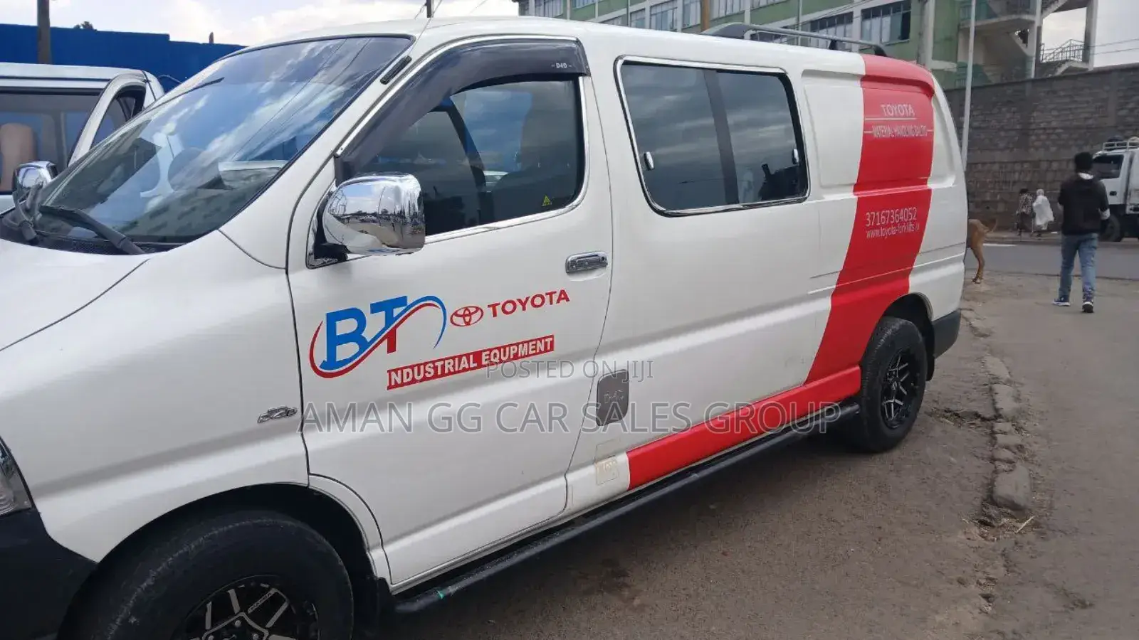 Toyota HiAce 2011 White