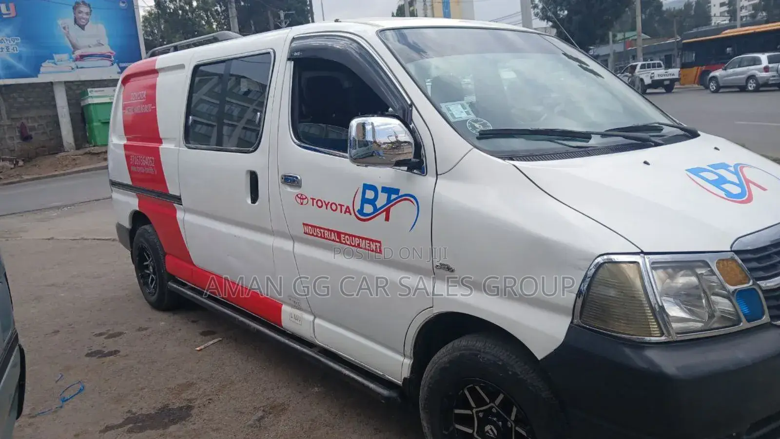 Toyota HiAce 2011 White