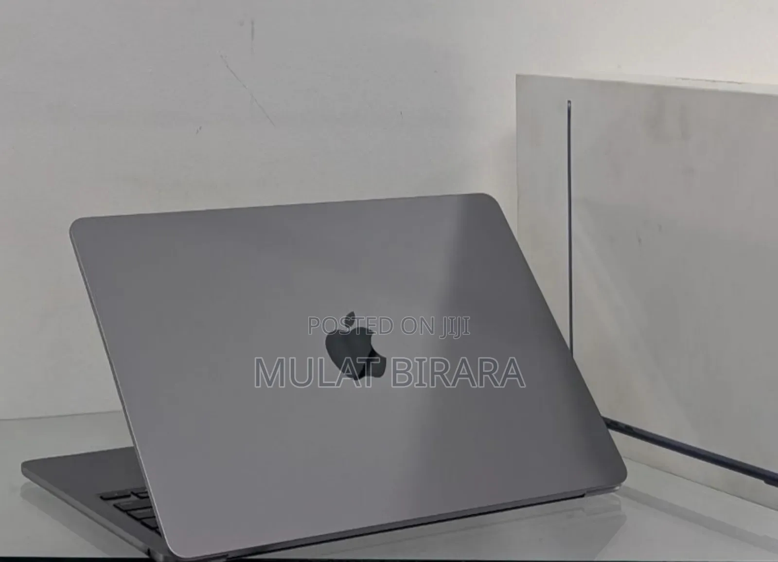 New Laptop Apple MacBook Air 2024 M3 13-Inch 16GB Apple M3 SSD 256GB