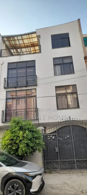 5bdrm Villa in Bole for sale