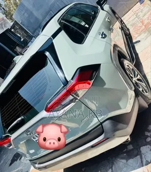 Toyota RAV4 2022 Green