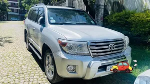 Photo - Toyota Land Cruiser 4.5 V8 VXR 2014 Silver