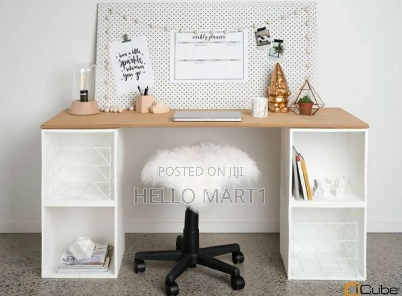 Readng Table Wih Shelf