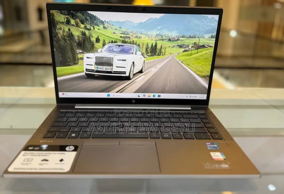 New Laptop HP ZBook Firefly G8 16GB Intel Core I7 SSD 1T