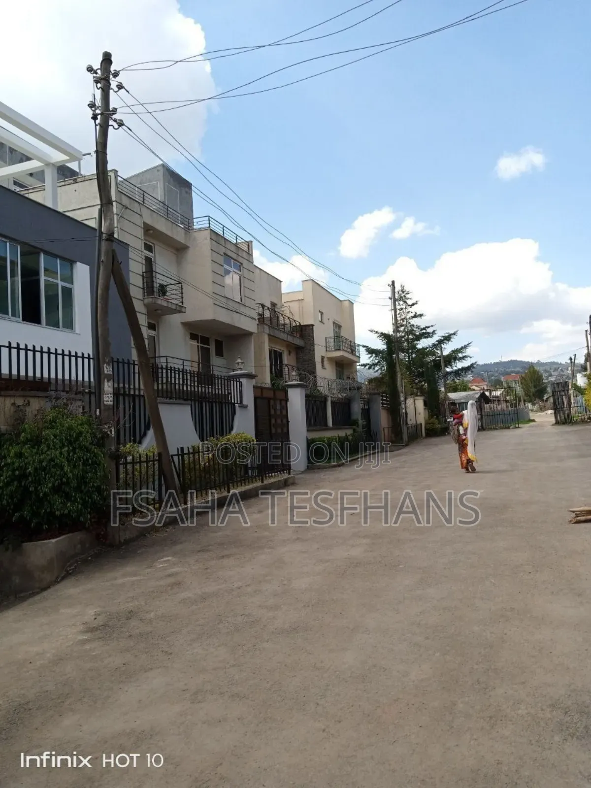 4bdrm House in House, Bole for rent