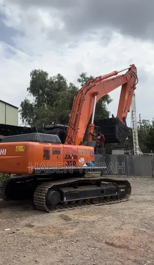 Photo - Hitachi Hydraulic Excavator