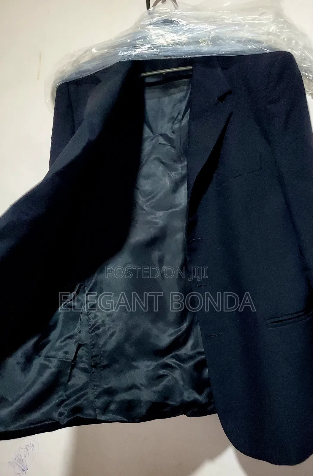 ቆንጆ Almost New የጣሊያን ሱፍ 48 ቁጥር በ2500 ብር ብቻ