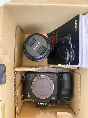 Photo - Sony A7iv With Kit Lens