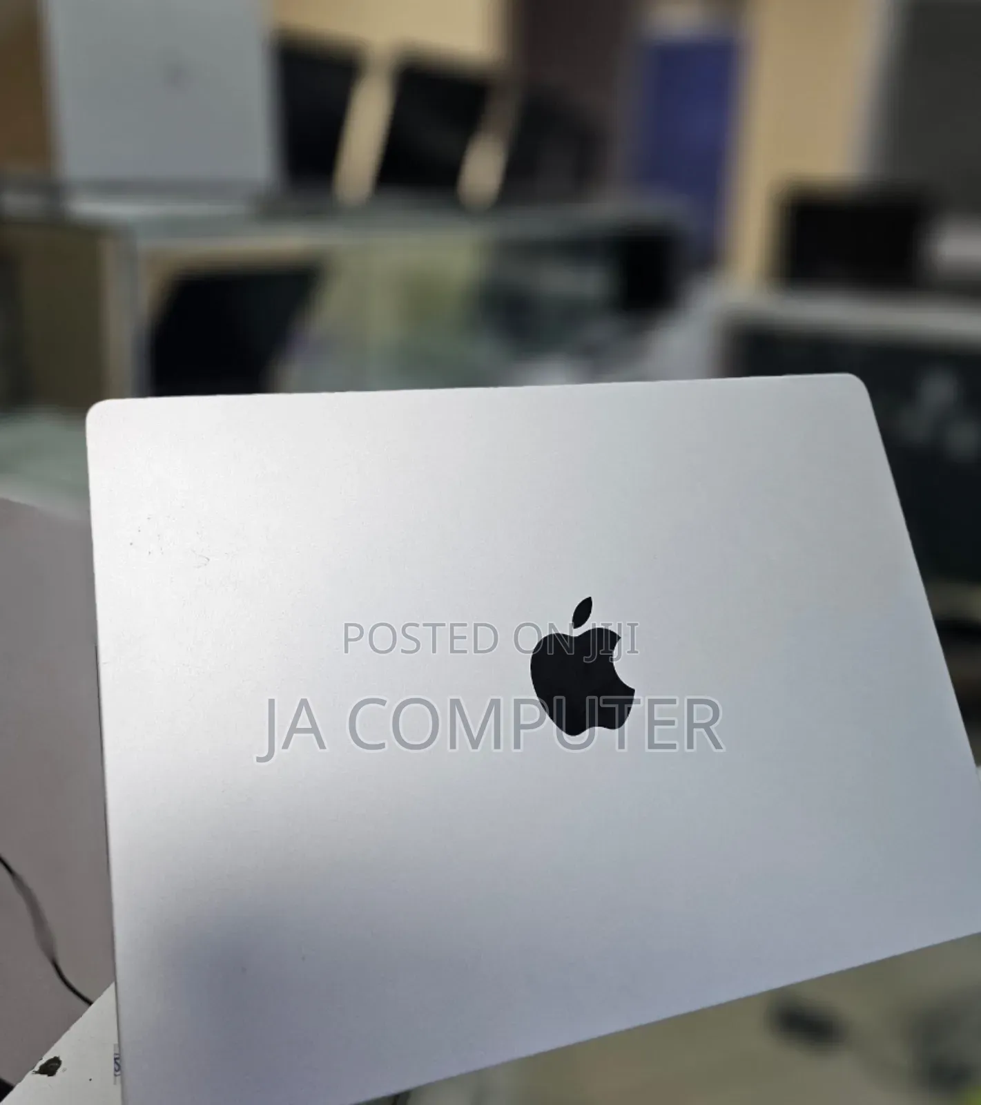 New Laptop Apple MacBook Pro 2023 M3 14-Inch 8GB Apple M3 Pro SSD 512GB