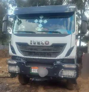 Photo - •Iveco ባላቶኒ ከነተሳቢው
•2017
•95 ሽ ታርጋ
•350,000 ኪሜ
•መስፍን በመስፍን
