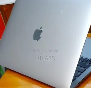 New Laptop Apple MacBook Pro 2022 M2 8GB Apple M2 SSD 256GB
