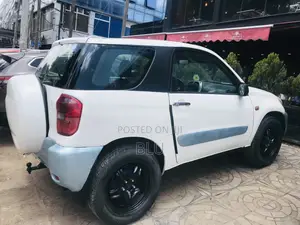 Photo - Toyota RAV4 Automatic 2003 White