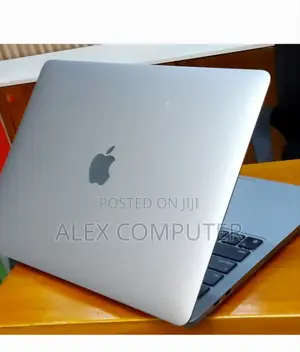 New Laptop Apple MacBook Pro 2022 M2 8GB Apple M2 SSD 256GB