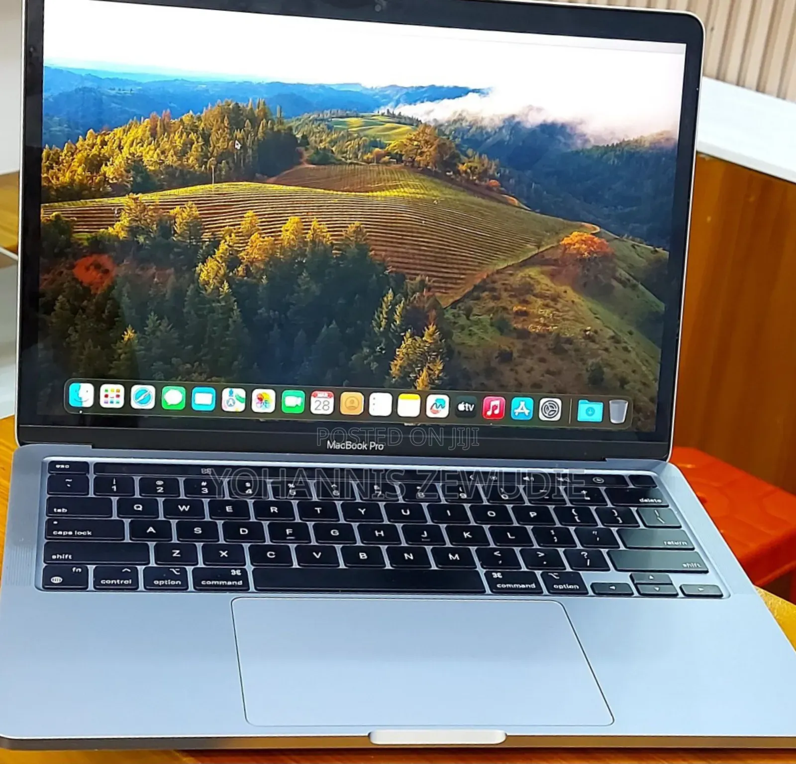 New Laptop Apple MacBook Pro 2022 M2 8GB Apple M2 SSD 256GB