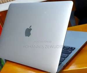 New Laptop Apple MacBook Pro 2022 M2 8GB Apple M2 SSD 256GB