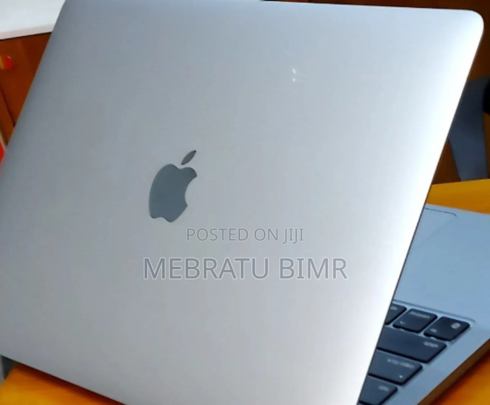 New Laptop Apple MacBook Pro 2022 M2 8GB Apple M2 SSD 256GB