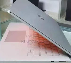 New Laptop Microsoft Surface Book 3 16GB Intel Core I7 SSD 256GB