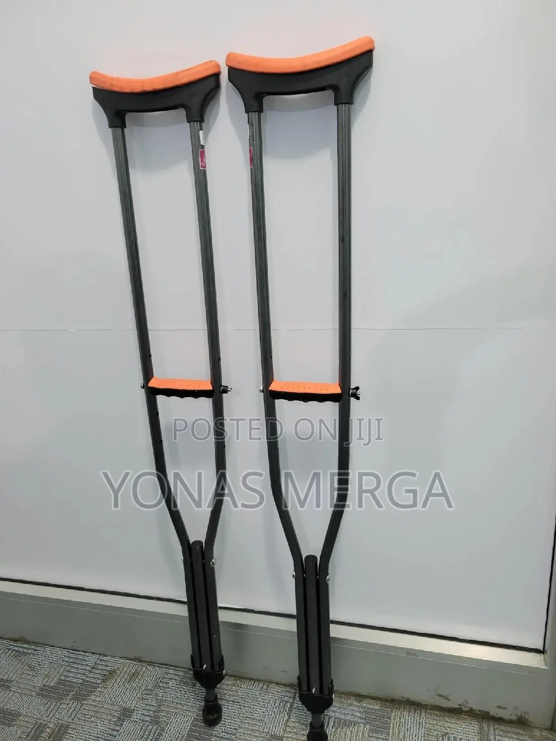 Crutches/Shoulder Pad Should Sit2 Inches Below the Armpit