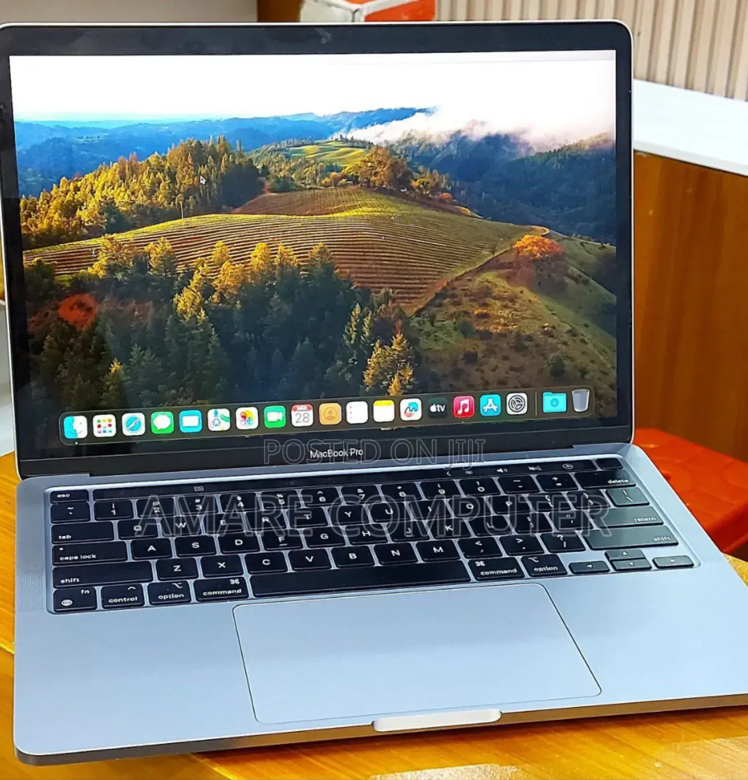 New Laptop Apple MacBook Pro 2022 M2 8GB Intel Core M2 SSD 256GB